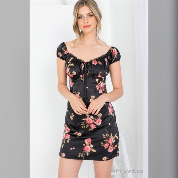 🆕 BLACK WITH FLOWER PRINT FRONT TIE SHIRRING NECK DRESS - Picture 2 of 6
